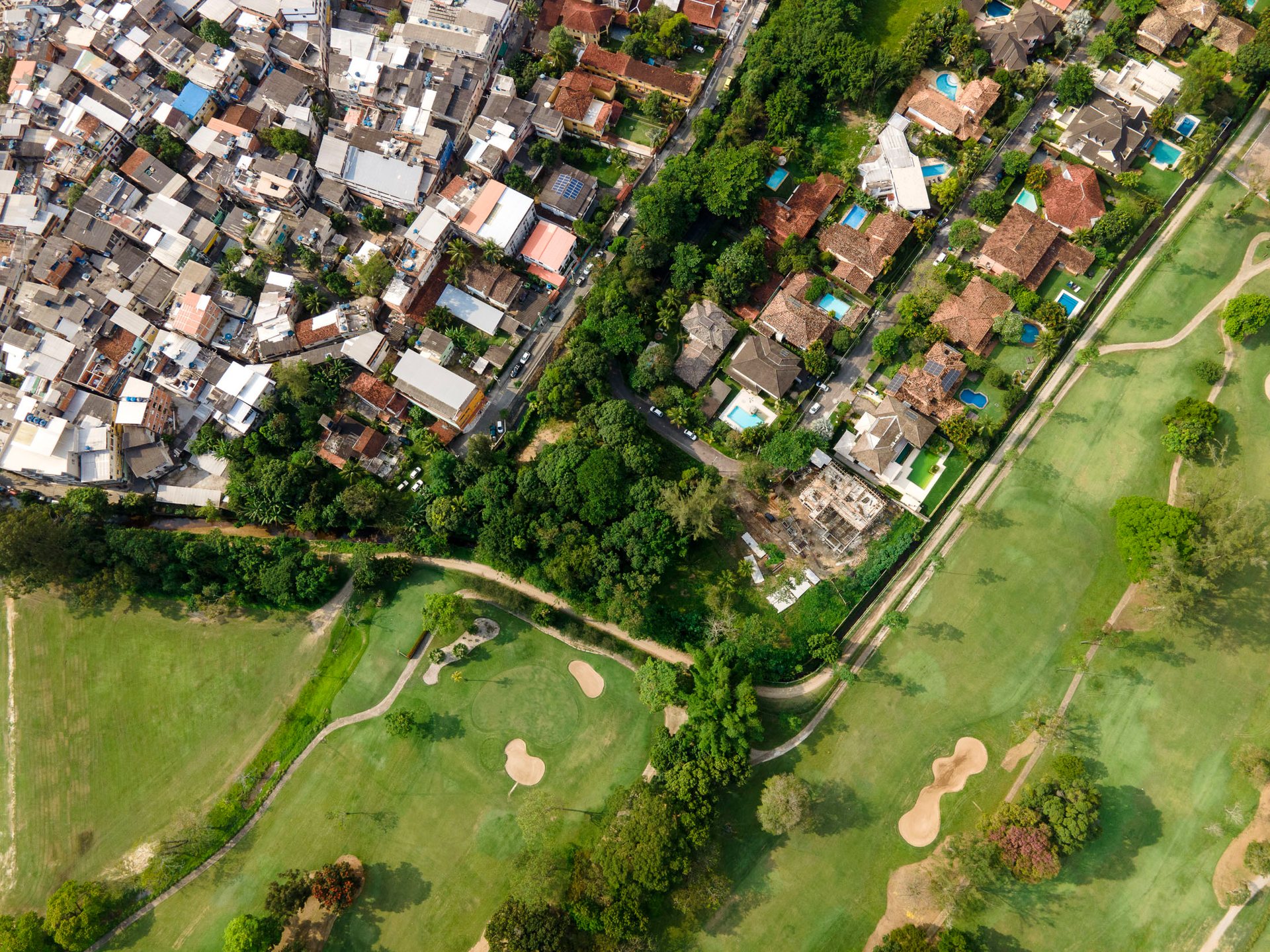 Rio de Janeiro's Itanhangá Golf Estate adjacent to lower-income housing.