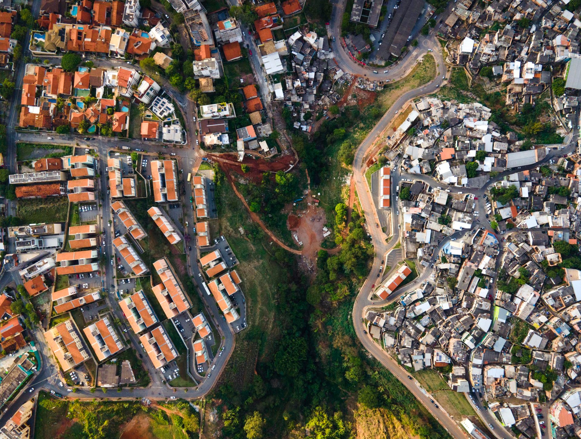 Urban sprawl of Belo Horizonte built along curved roads in hilly terrain.
