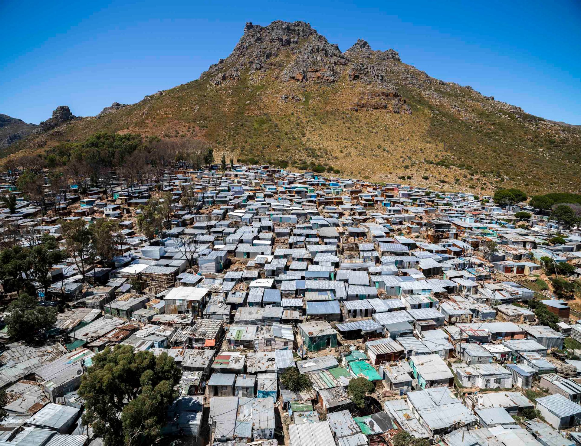 Endless shacks stretch towards the summit of Skorsteenberg, the mountain which looms over IY.