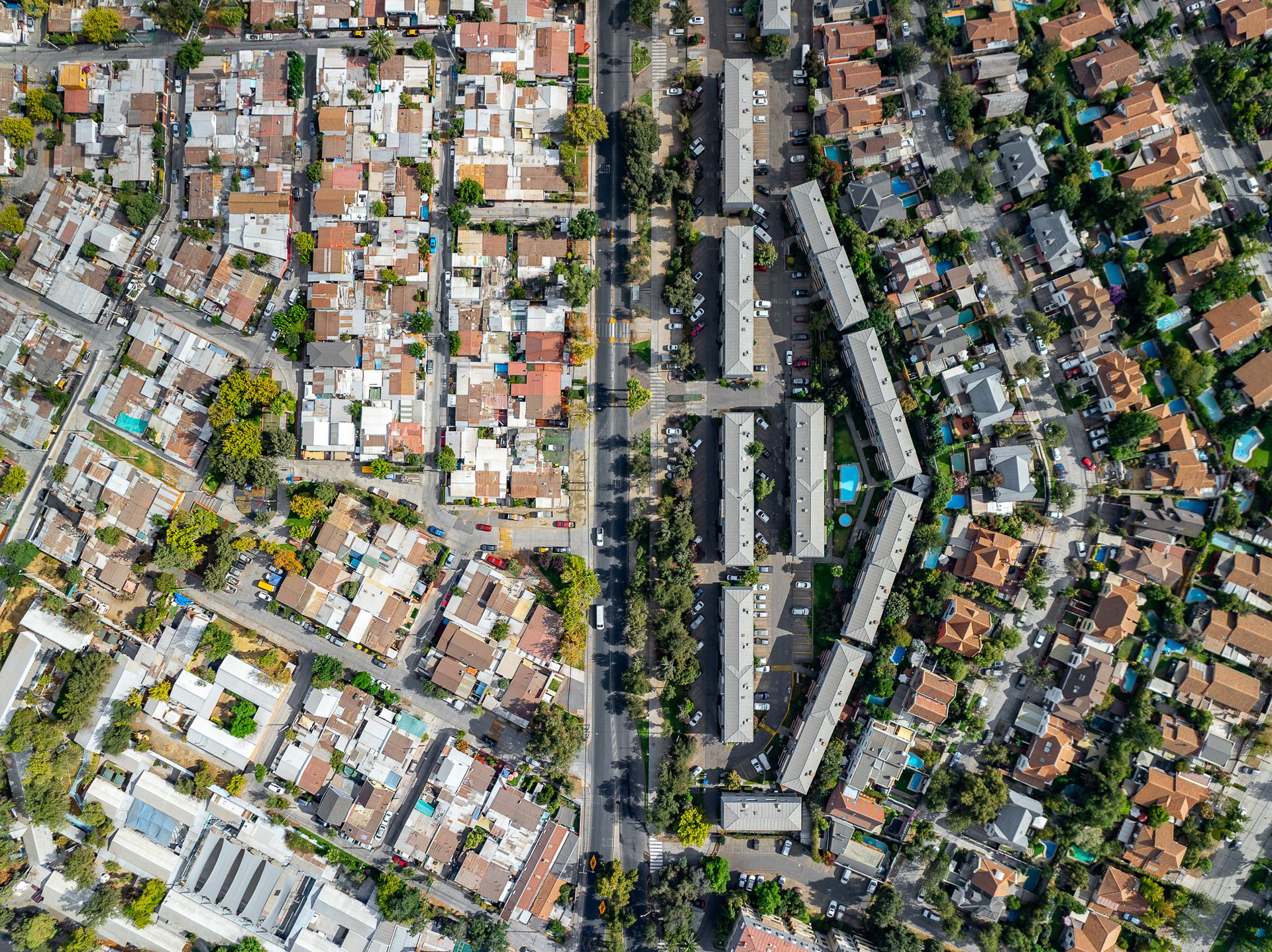 Economic divide in Las Condes, Santiago.