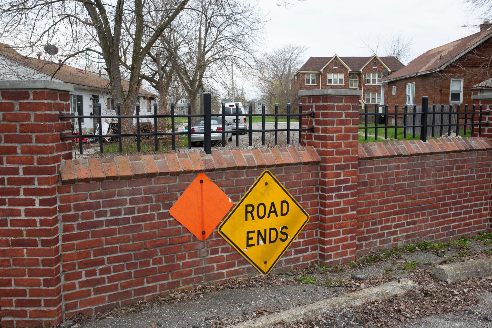 These walled-off streets, like Goethe Ave in Grosse Point Park, once connected the community to Detroit (on the opposite side).