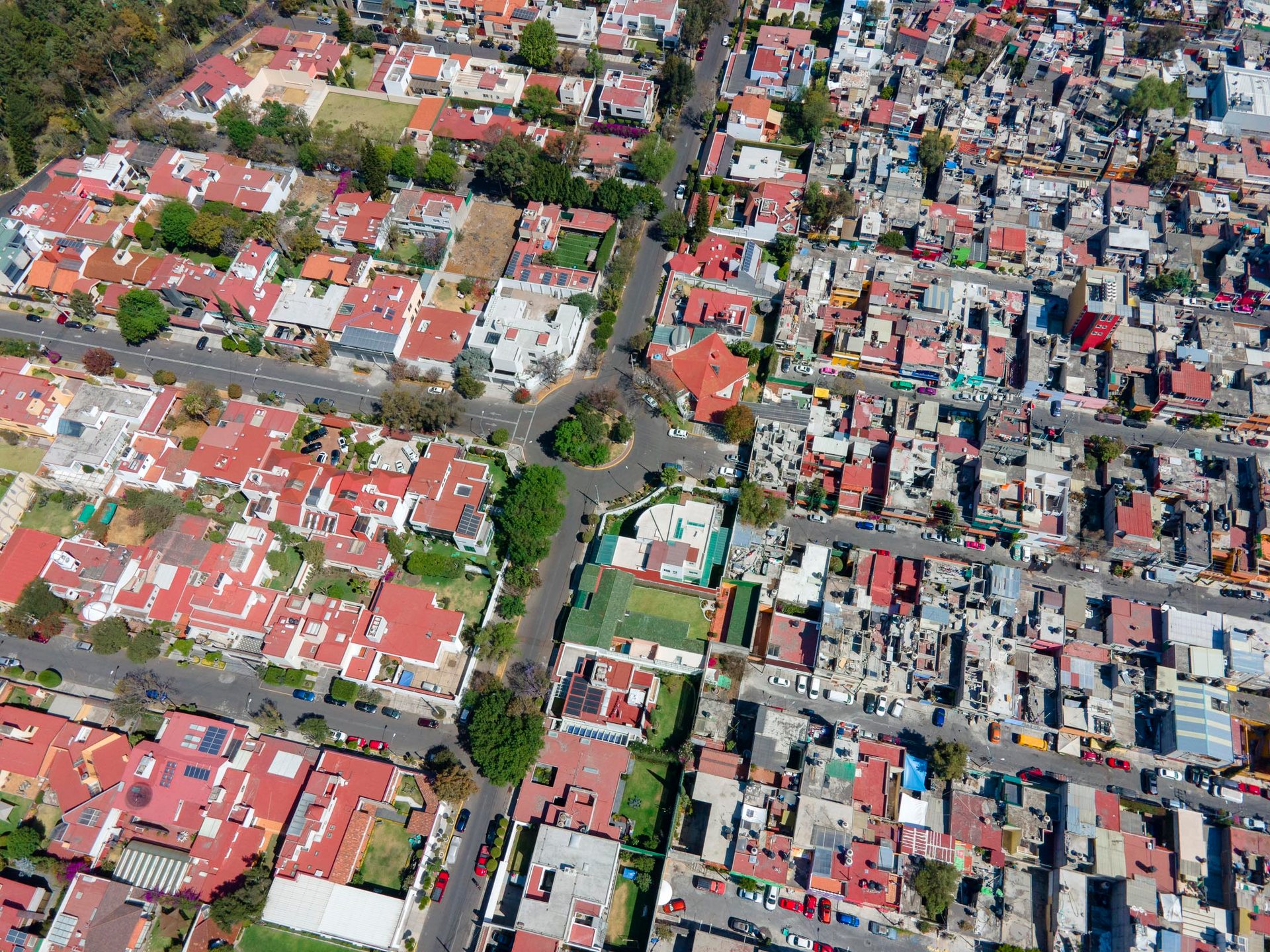 Coyoacán and Pedregal de Santo Domingo, separated by an obvious concrete wall.