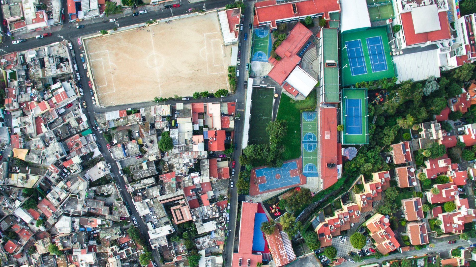 In San Jerónimo, in the southwest of Mexico City, the barrio meets the wealthy areas next door.