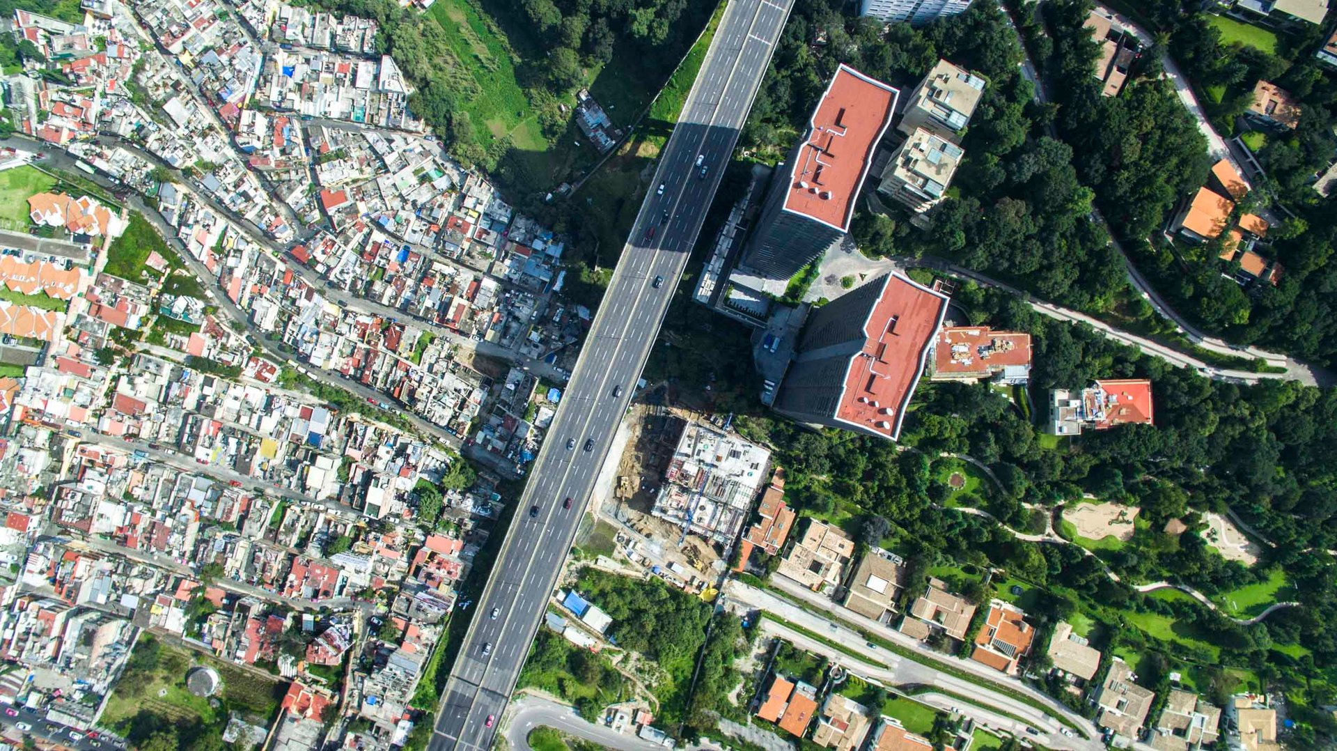 This highway clearly divides the barrio section from the mansions and estates of Santa Fe, Mexico City.