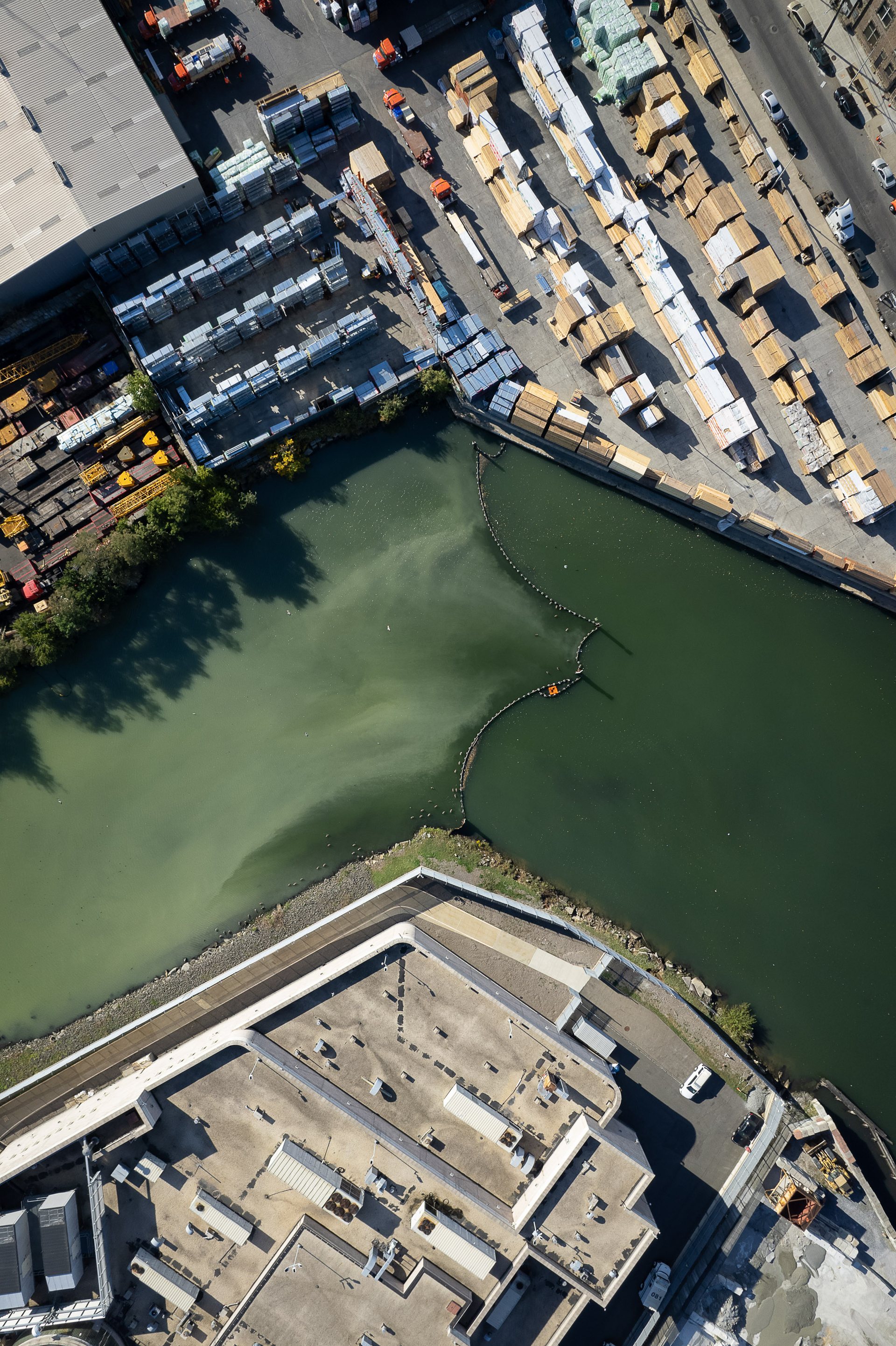 Newtown Creek is the border between Brooklyn and Queens, and the site of the fourth-largest oil spill in US history .