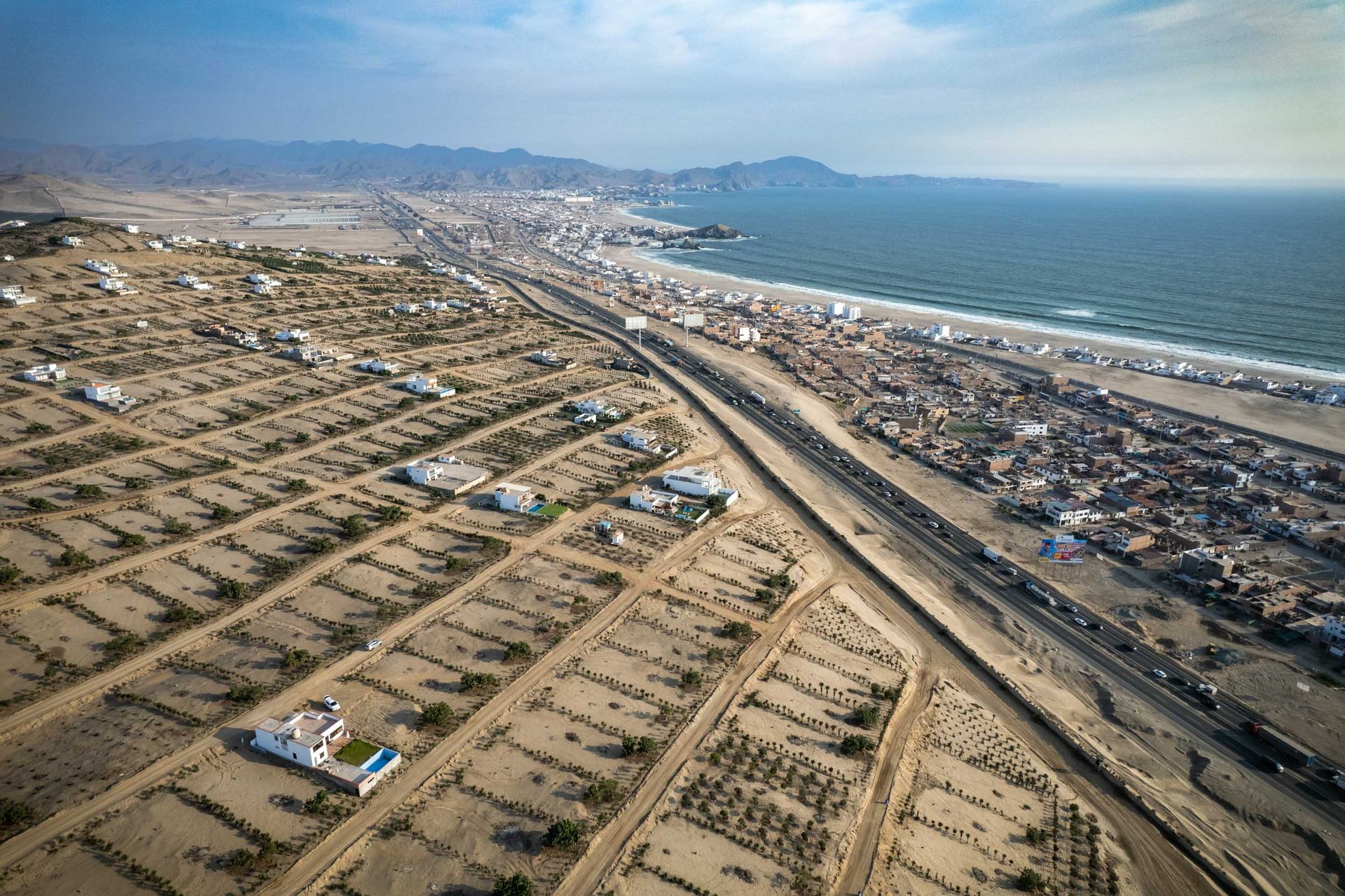 Lima is dotted with sparsely populated holiday housing developments like in Punta Negra, where land speculation seems to be a popular sport.