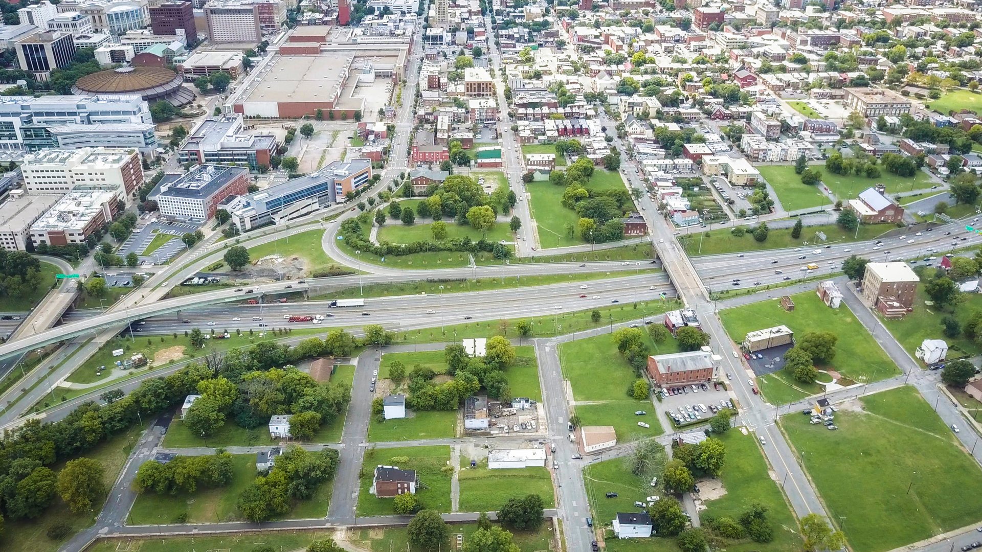 Looking south from the northern side of I-95, Jackson Ward is anemic, empty, and green.