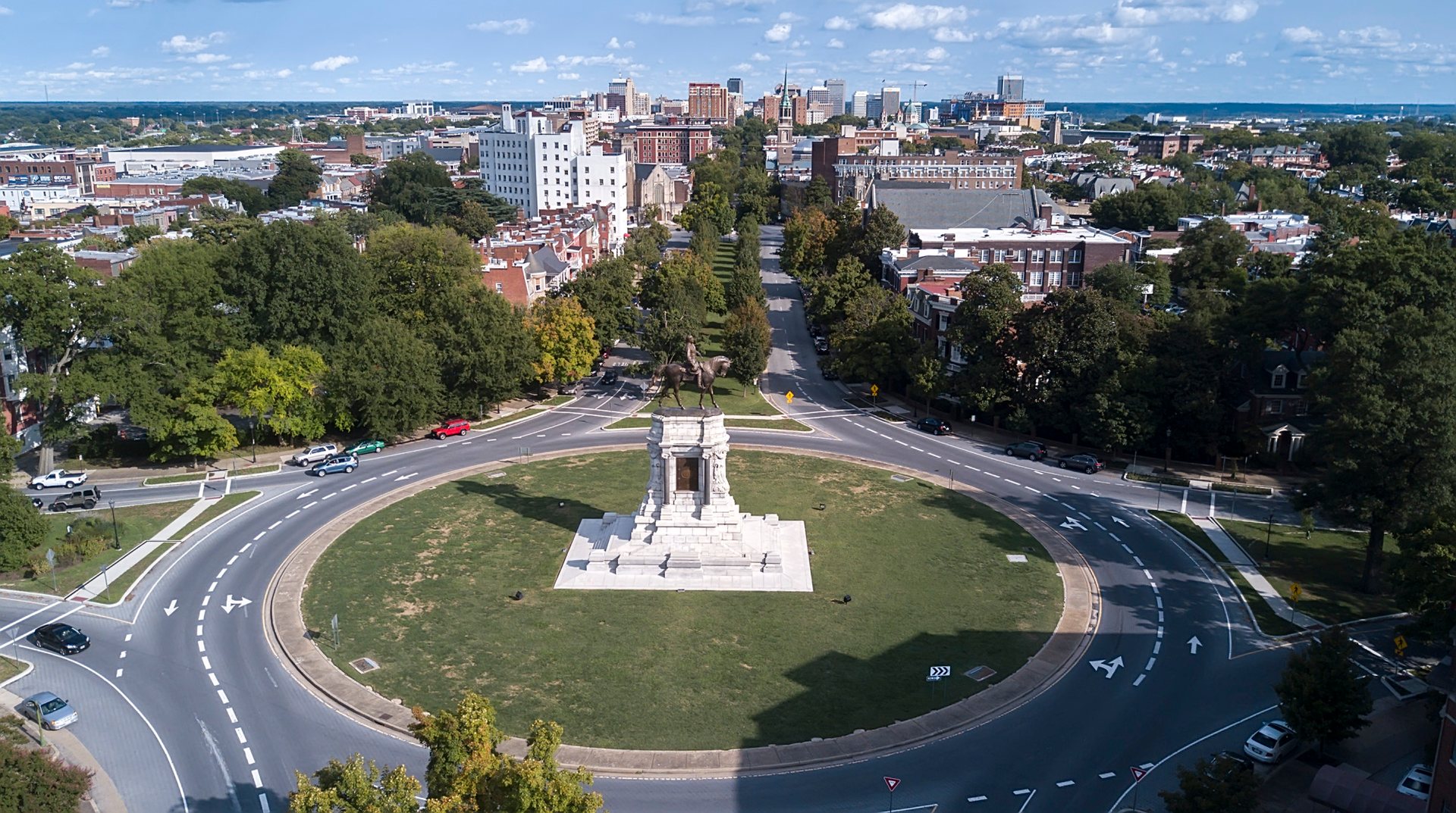 This statue of Robert E. Lee was covered in graffiti after the 2020 protests against the murder of George Floyd. In 2021 it was finally removed and the plinth dismantled.