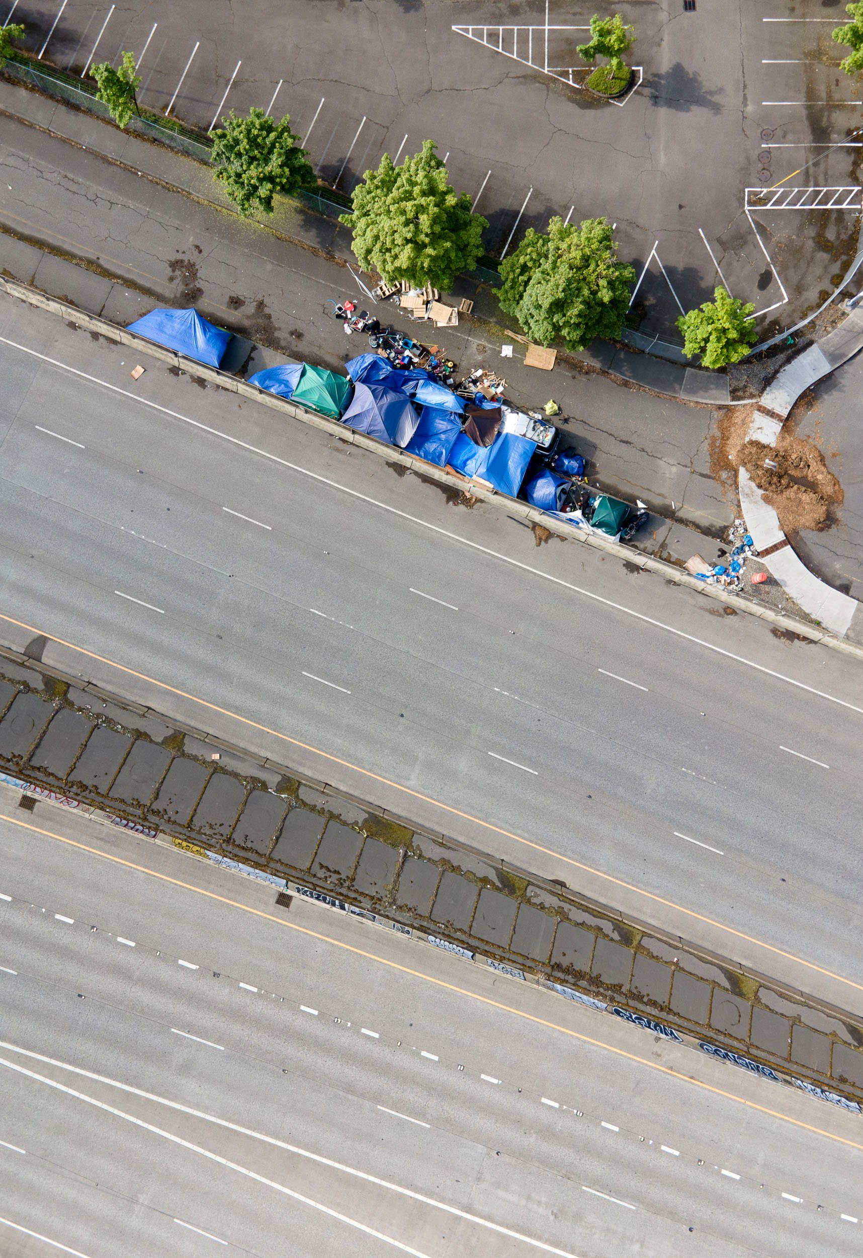 Tents along US-30 in Portland.