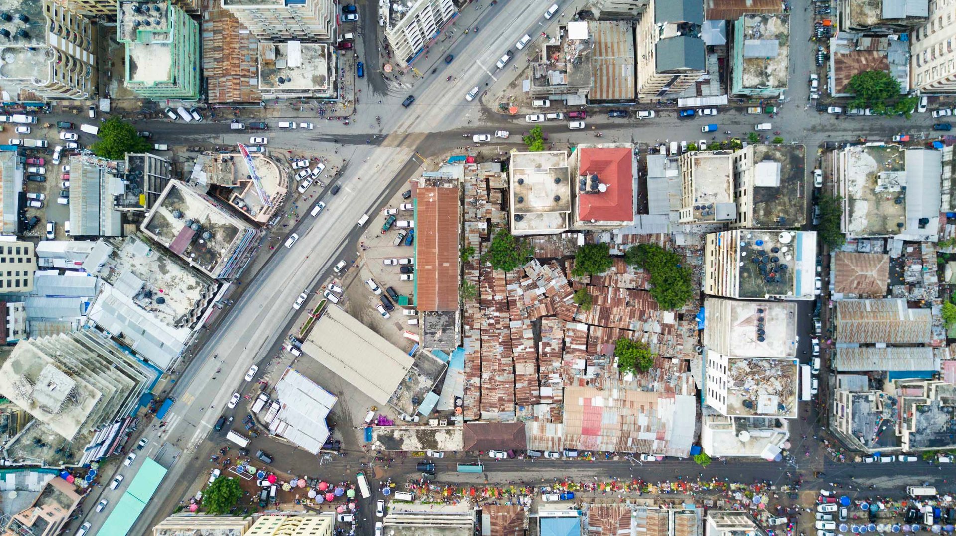Dar's city centre is a stunning mixture of the old and new, order and chaos.