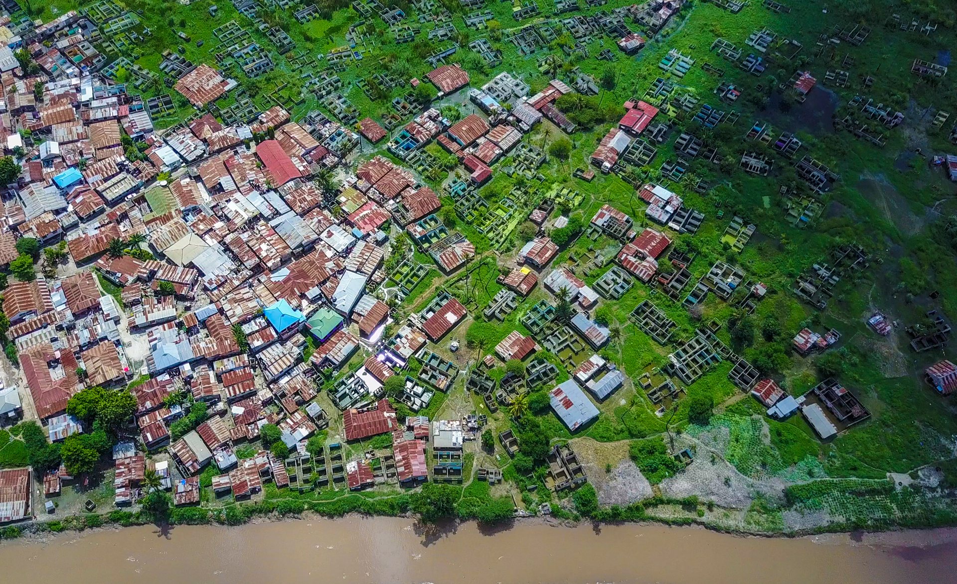 The Msimbazi river flows through the middle of Dar, and unsurprisingly informal settlements have sprouted up within the flood plain of the river.